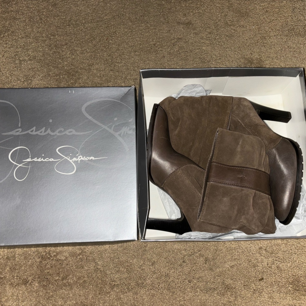 BRAND NEW Jessica Simpson high brown heeled boots!